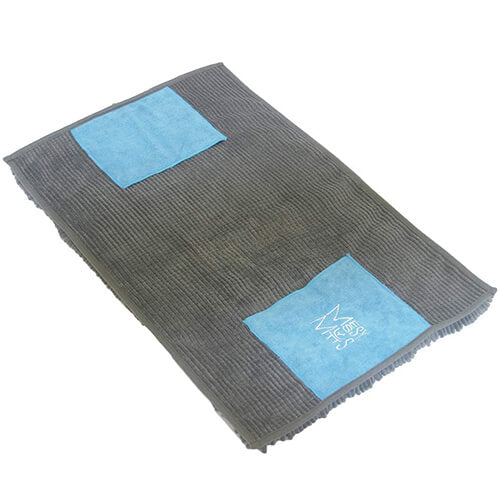 https://www.thewholisticpet.com/cdn/shop/products/messy-mutts-microfiber-drying-mat-towel2.jpg?v=1617910101